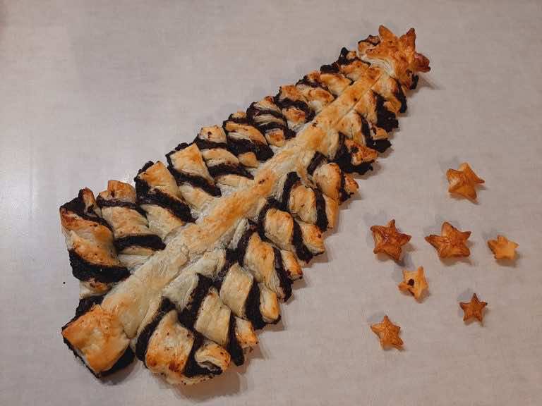 Choinka z makiem z ciasta francuskiego