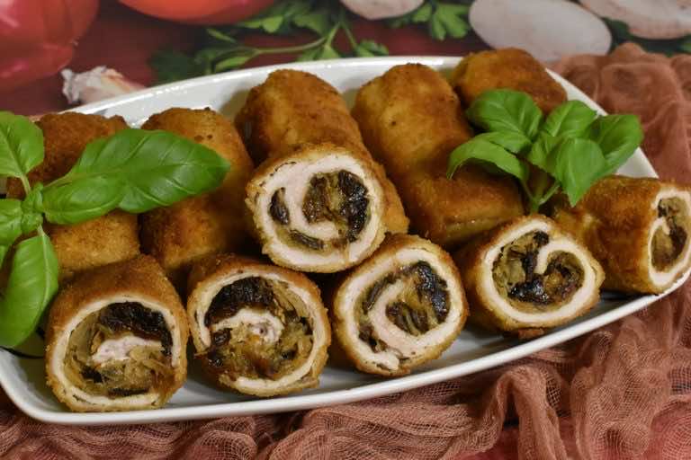 Roladki z kapustą kiszoną i śliwką