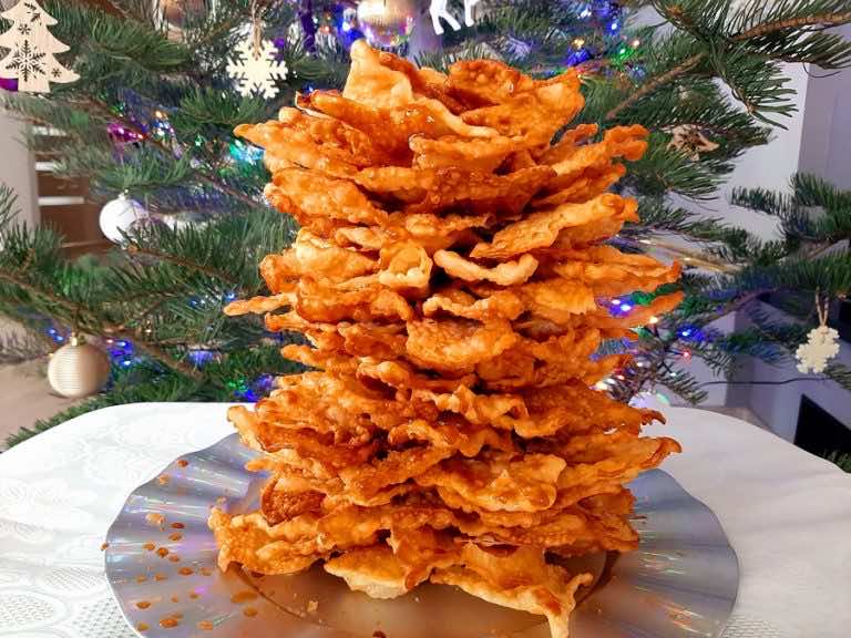 Mrowisko, czyli miodowa wieża z faworków