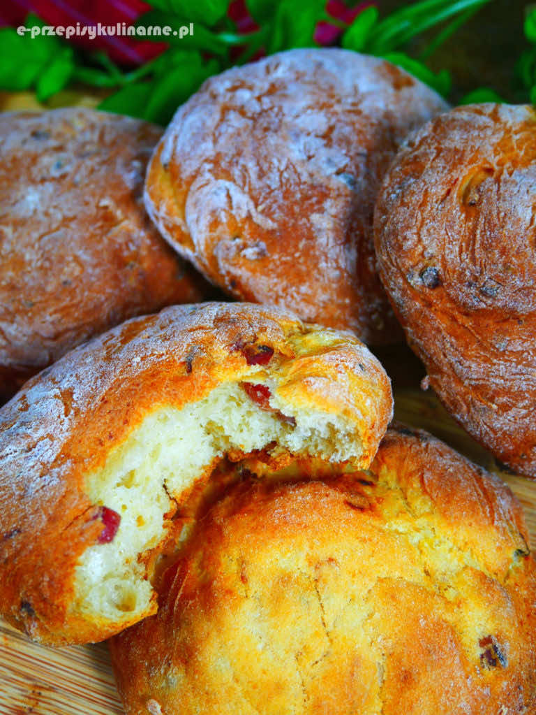 Drożdżowe chlebki ziemniaczane z boczkiem