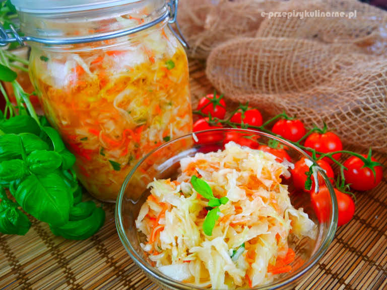 Zimowa surówka z kapusty – do pasteryzacji lub schowania do lodówki