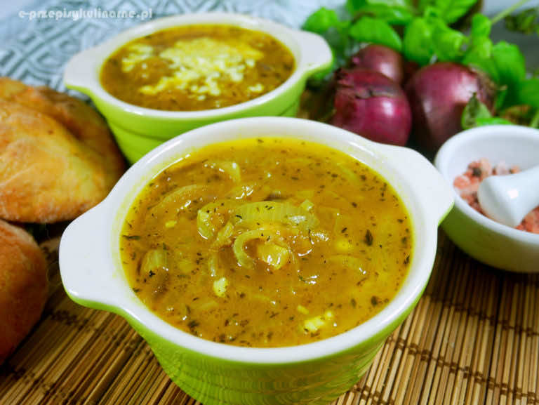 Zupa cebulowa – przepis na pyszną i szybką zupę