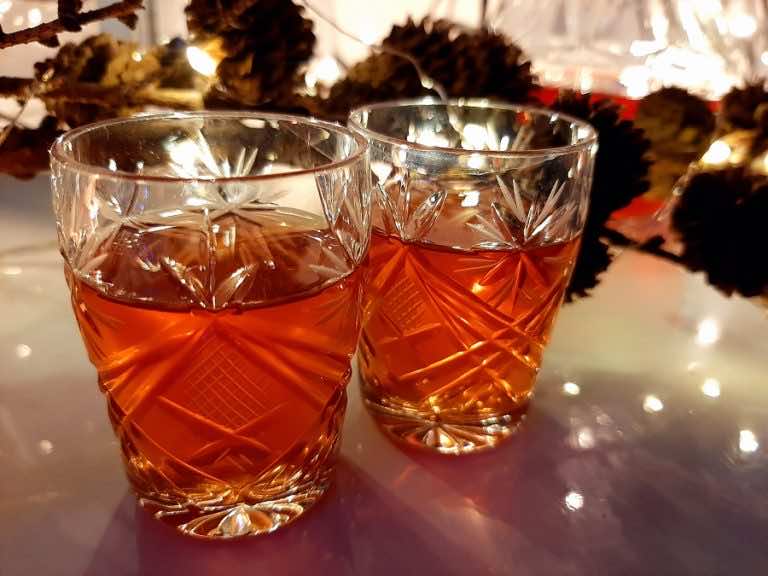 Nalewka z rajskich jabłuszek z pomarańczą, aronią i kardamonem