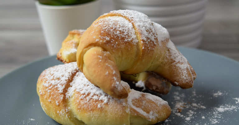 Przepis na domowe rogaliki z marmoladą