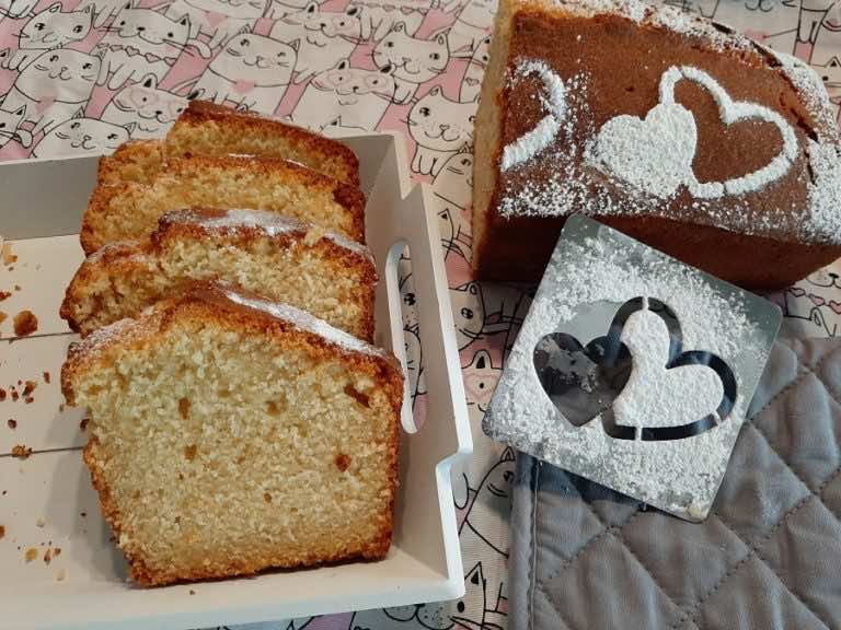 Babka z kaszy manny na kefirze