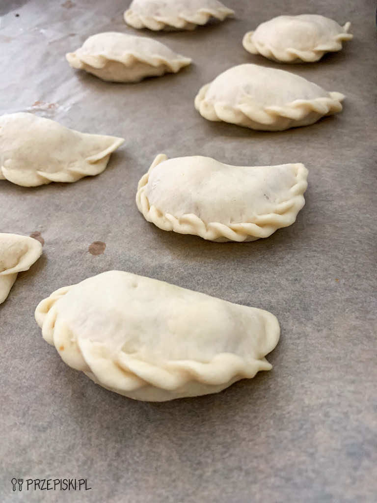 Pierożki ze szpinakiem i serem
