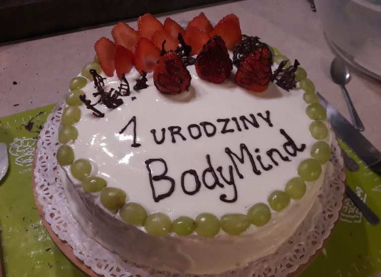 Pyszny krem do tynkowania tortu na bazie serka naturalnego i śmietanki