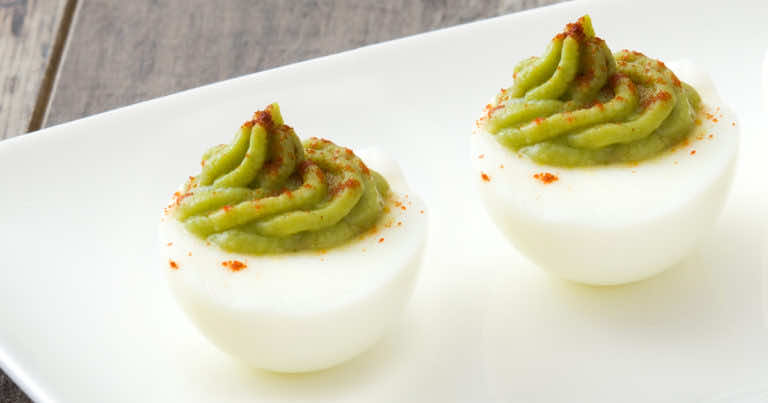 Jajka faszerowane awokado na Wielkanoc – fit alternatywa dla jajek z majonezem