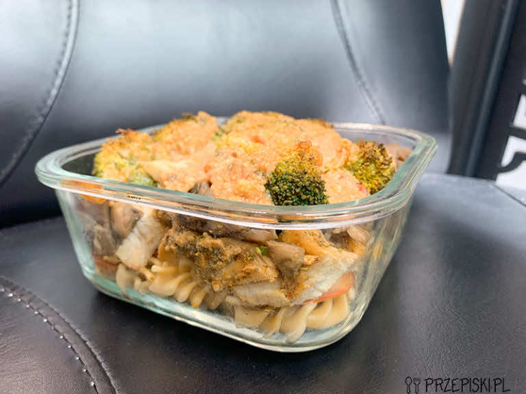 Jednoporcjowa Zapiekanka z Makaronem i Kurczakiem