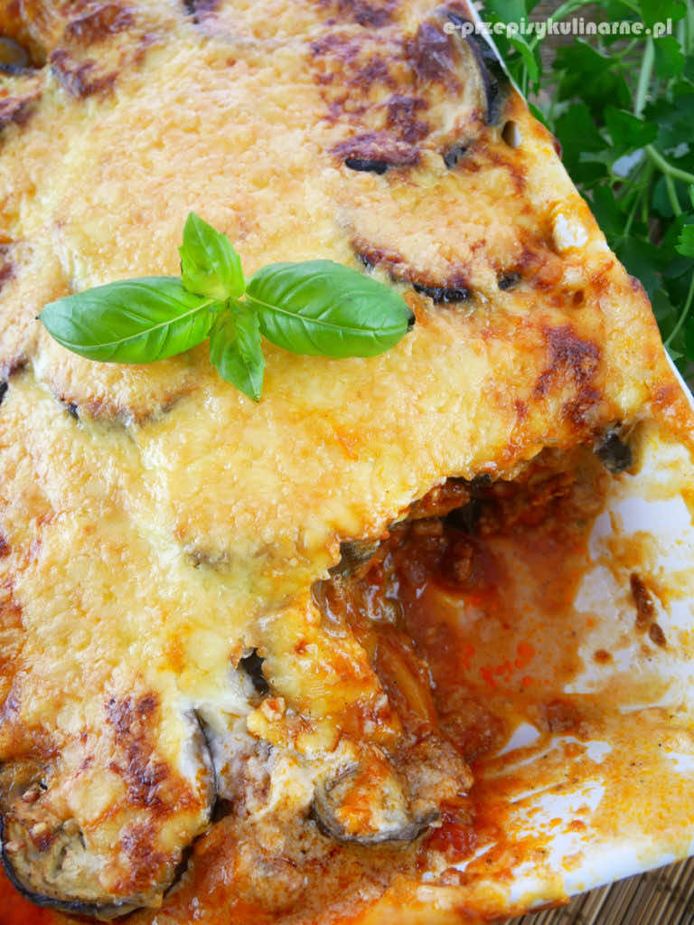 Musaka (Moussaka) – grecka zapiekanka z bakłażanem i mięsem mielonym