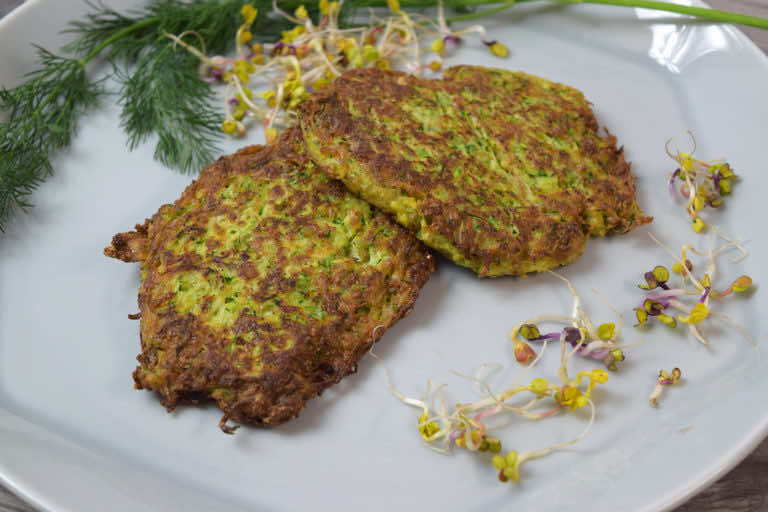 Przepis na dietetyczne placuszki z cukinii