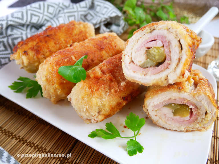 Kotlet schabowy z boczkiem i ogórkiem kiszonym – pyszne roladki wieprzowe
