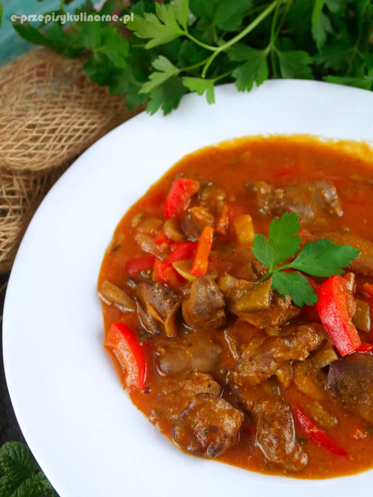 Wątróbka a la strogonow – przepis na gulasz z wątróbki drobiowej