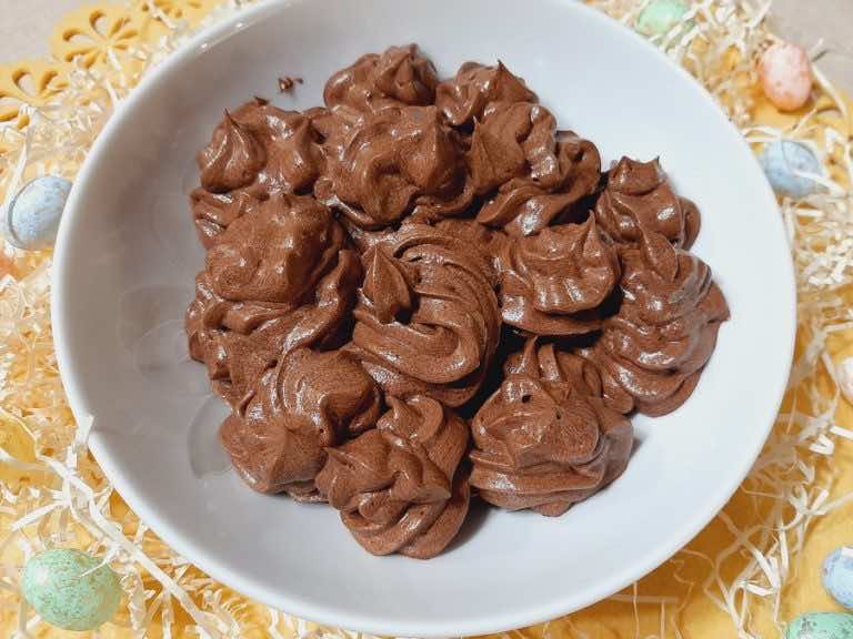 Krem czekoladowo-wiśniowy do tortów, deserów i babeczek