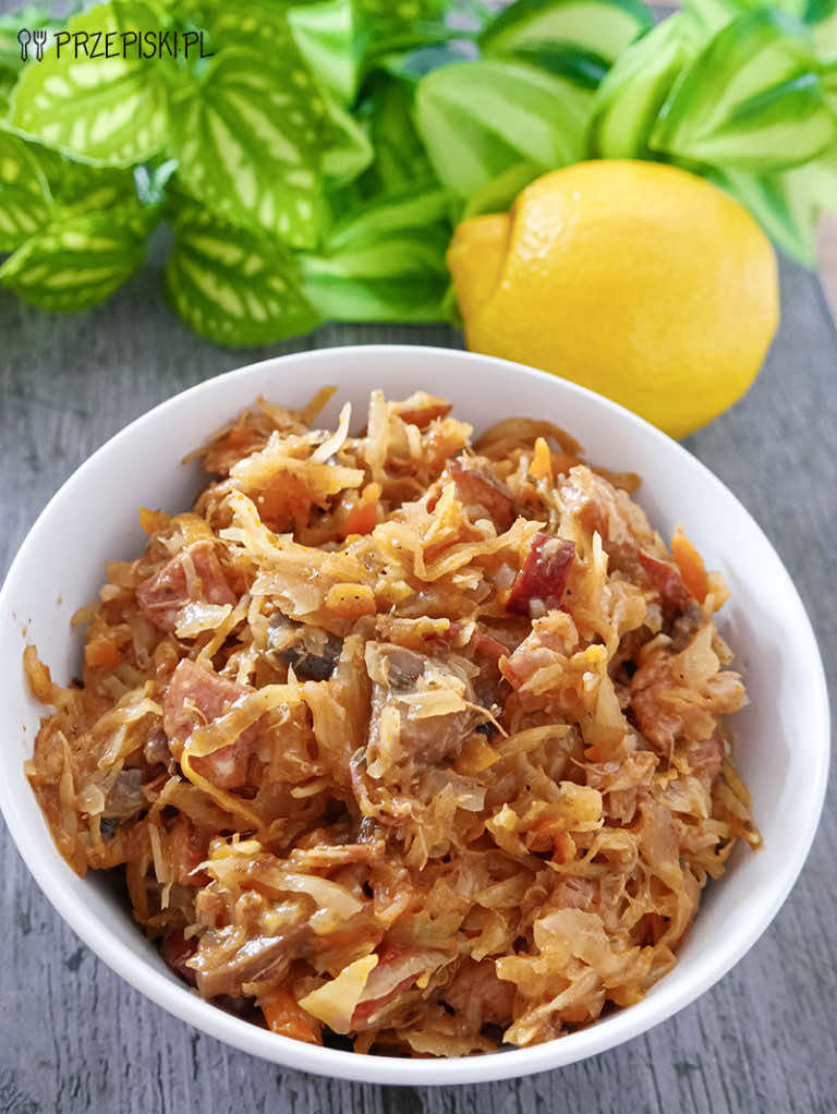 Domowy bigos z kiszonej kapusty