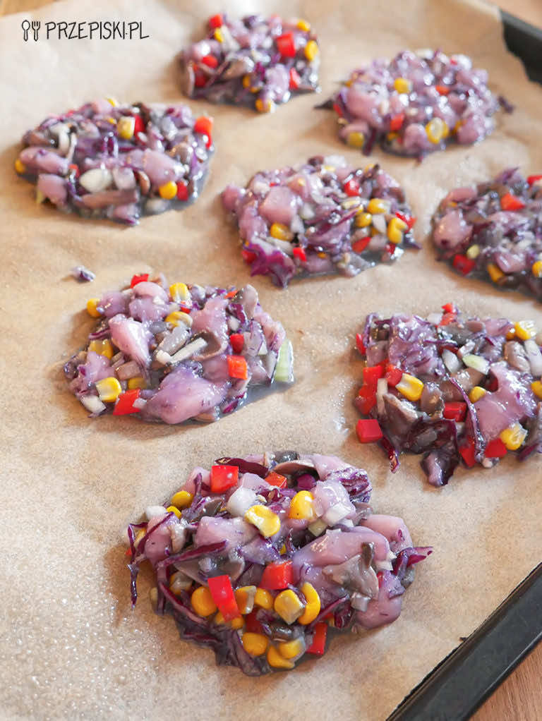 Kotlety siekane z czerwoną kapustą