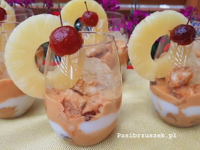 Deser ananasowy z kremem kajmakowym