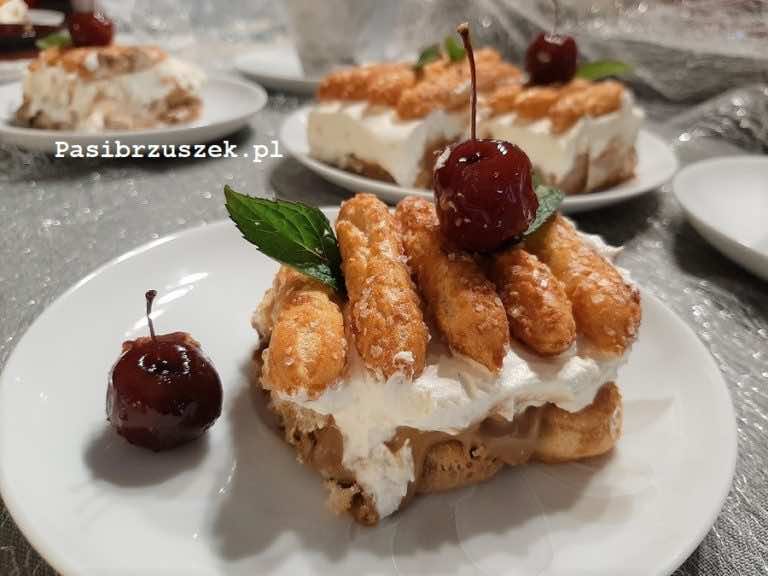 Kawowe ciasto ze słomką ptysiową