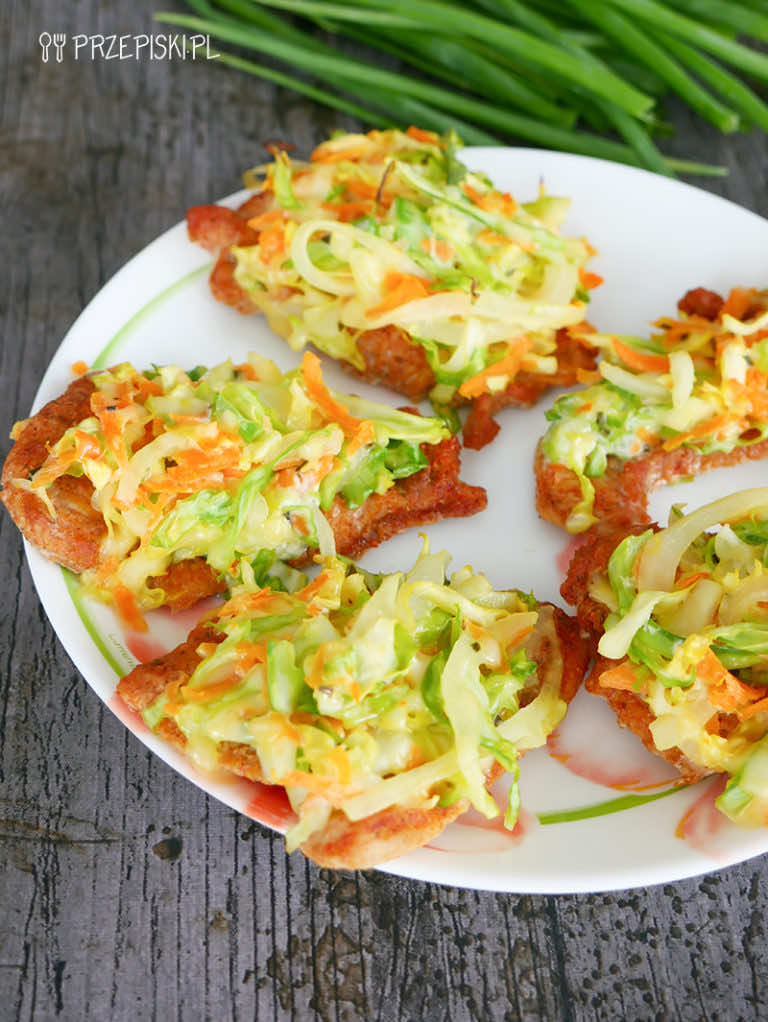 Filet z kurczaka pod pierzynką z młodej kapusty