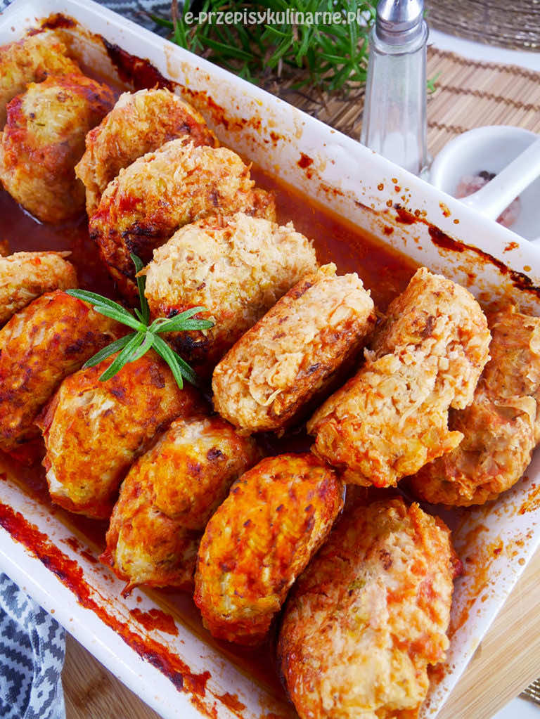 Gołąbki bez zawijania z młodej kapusty – szybki przepis na lekki obiad