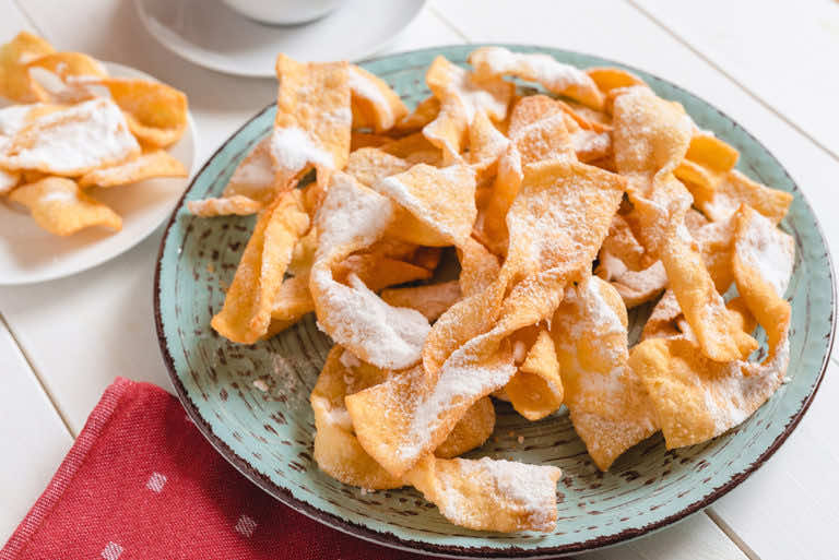 Przepis na kruche faworki z piekarnika