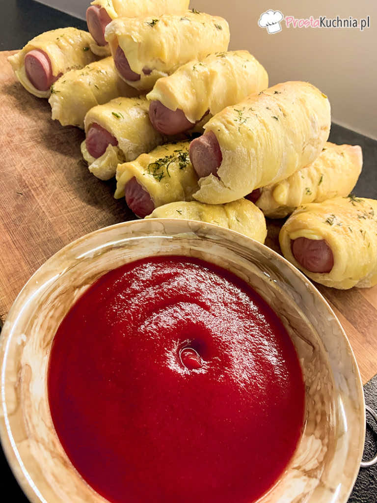 Parówki w cieście drożdżowym