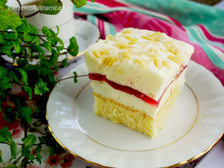 Pianka na biszkopcie – pyszne ciasto piankowe z galaretką
