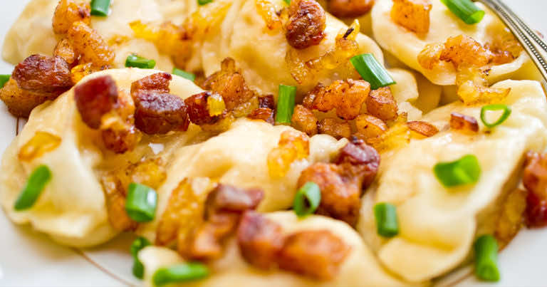 Jak zrobić idealne skwarki do pierogów?