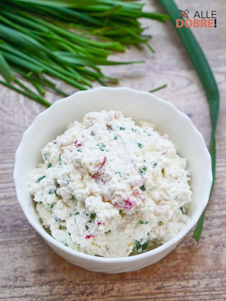 Twaróg ze szczypiorkiem i rzodkiewką
