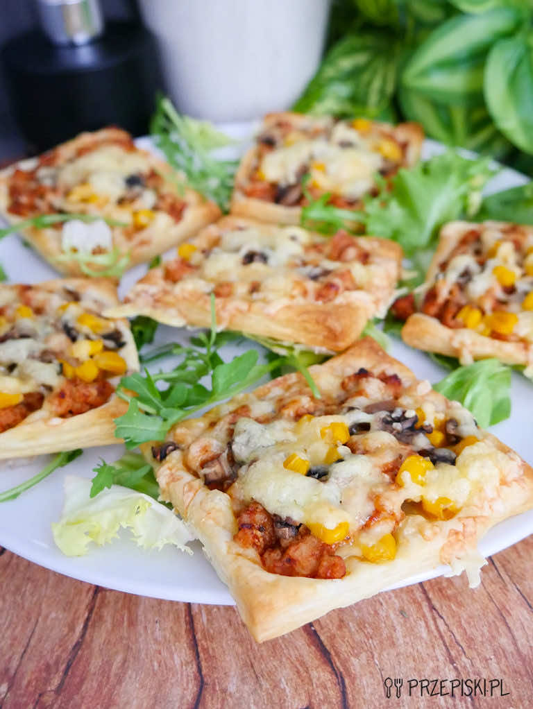 Zapiekanki z ciasta francuskiego z mięsem mielonym