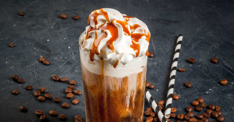 Kawa mrożona z bitą śmietaną