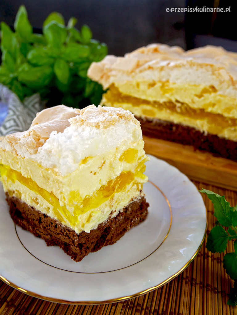 Ciasto Paź Królowej – ciasto czekoladowe z kremem ananasowym i bezą