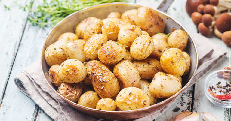 Ziemniaczki pieczone z czosnkiem