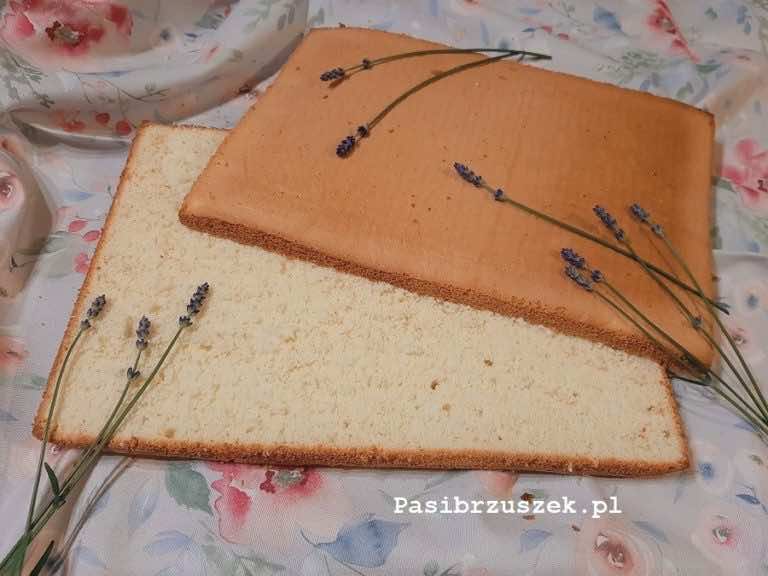 Biszkopt z 8 jaj bez proszku do pieczenia