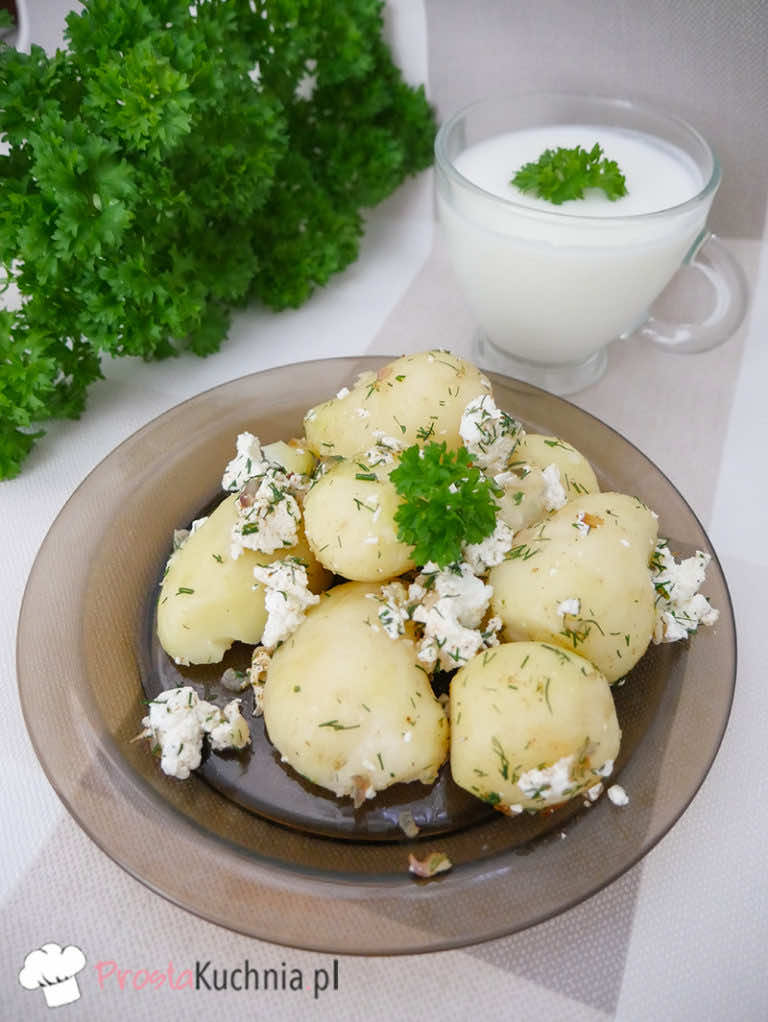 Młode ziemniaki z serem i maślanką