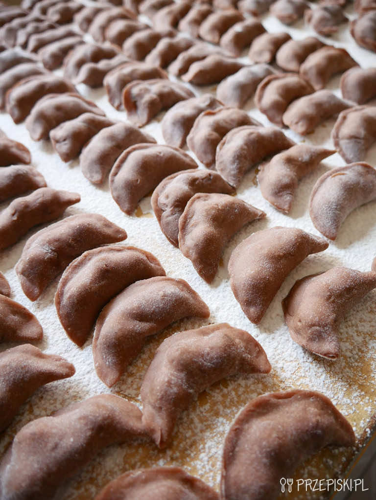 Czekoladowe pierogi z borówkami