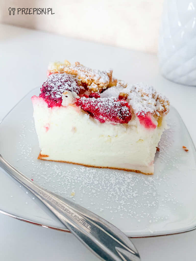 Sernik z Truskawkami i Kruszonką