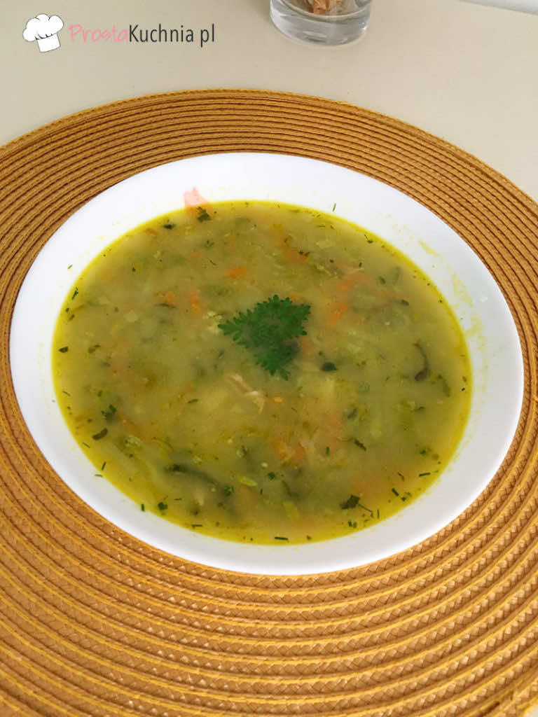 Zupa ogórkowa ze świeżych ogórków