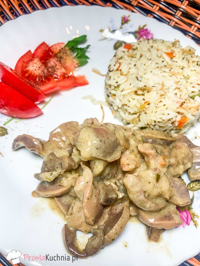 Gulasz z żołądków w sosie śmietanowym