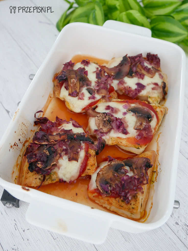 Kurczak zapiekany z mozarellą i pieczarkami