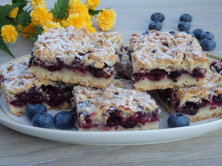 Kruche ciasto z borówką i porzeczką