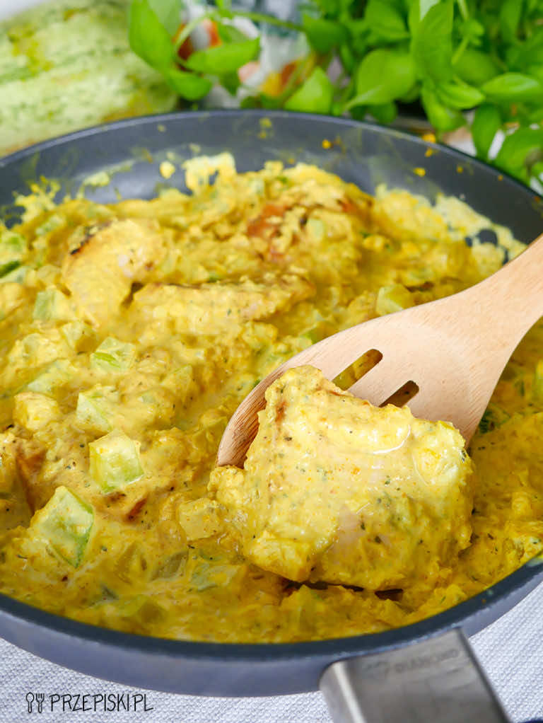 Kurczak duszony z cukinią