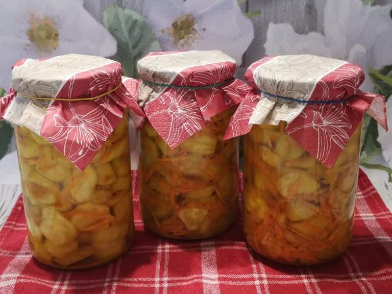 Sałatka z ogórkiem i kurkumą