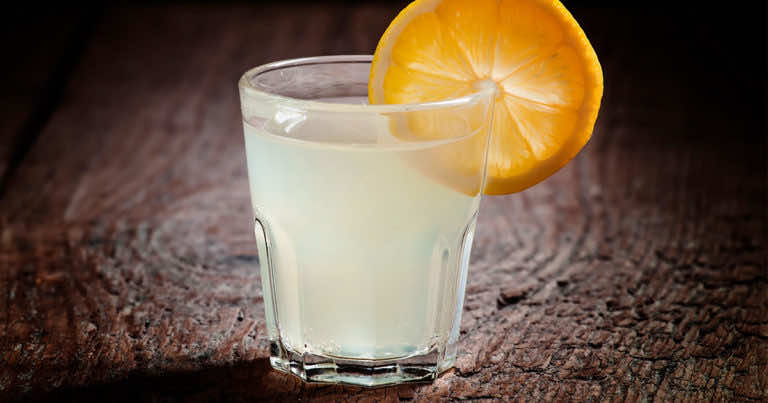 Przepis na domową cytrynówkę