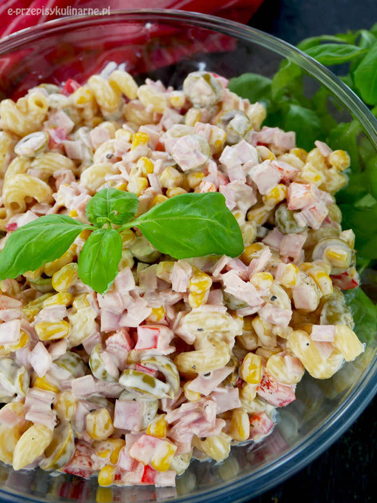 Sałatka Miszmasz z makaronem i szynką – pyszna i kolorowa