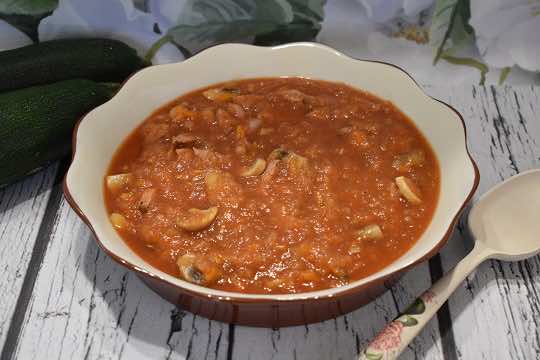 Bigos z cukinii z pieczarkami