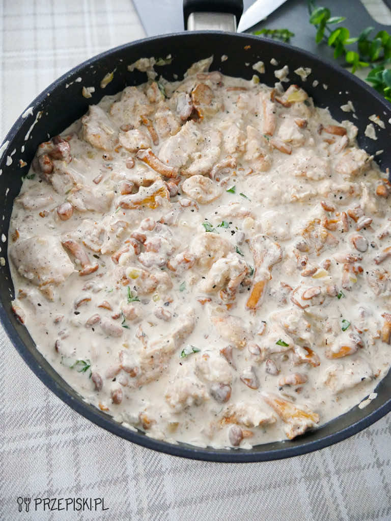 Kurczak w sosie kurkowym