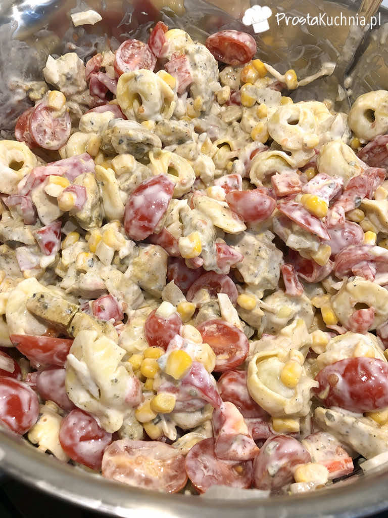 Pyszna sałatka z dodatkiem tortellini