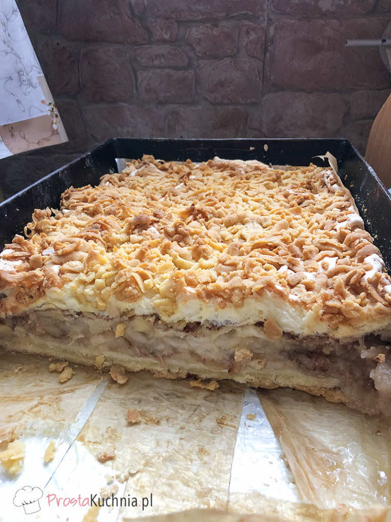 Szarlotka z bezą i kruszonką