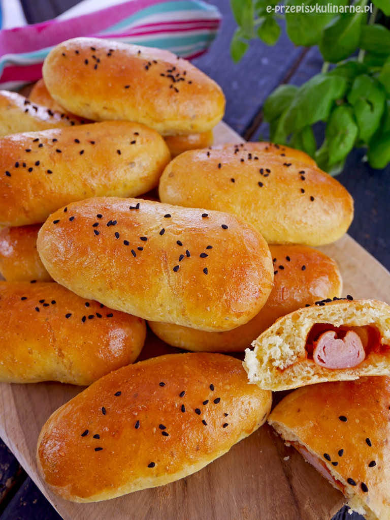 Parówki w cieście na suchych drożdżach